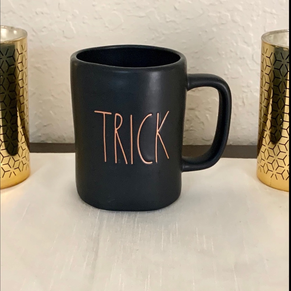 Rae Dunn OG TRICK/TREAT Matte Blk Coffee Mug🎃